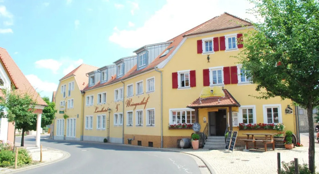 Landhotel und Weingasthof Schwarzer Adler, Buchen Sie Hotel Wiesenbronn Steigerwald