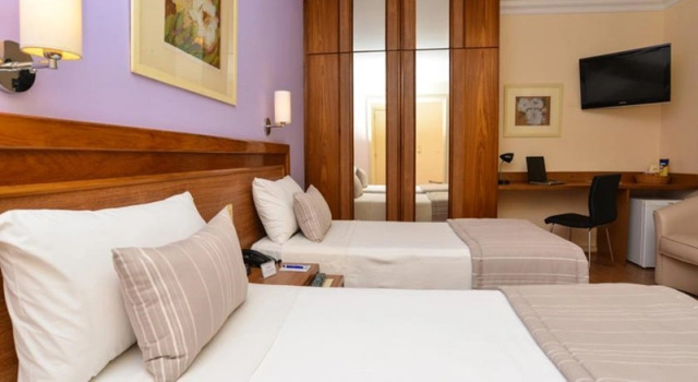Четырёхместный номер Standard Regency Park Hotel