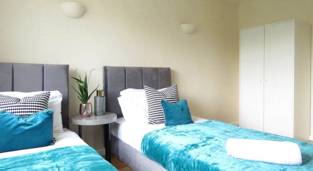 Three Bedroom Duplex Balcony and Parking, Varaa Huoneisto Asunnot kohteessa Merseyside, Huoneisto