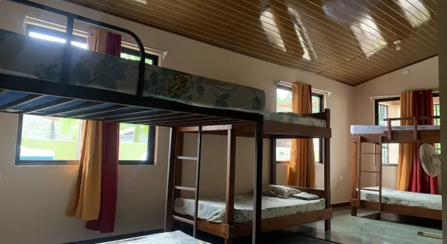 Arenal Family House, Rezerwuj Hotel Hotele w Fortuna z parkingiem, Parking
