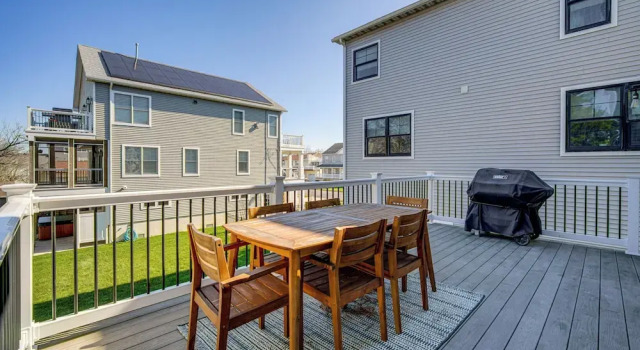 Коттедж Close to Brigantine Beach: Home w/ 2 Decks