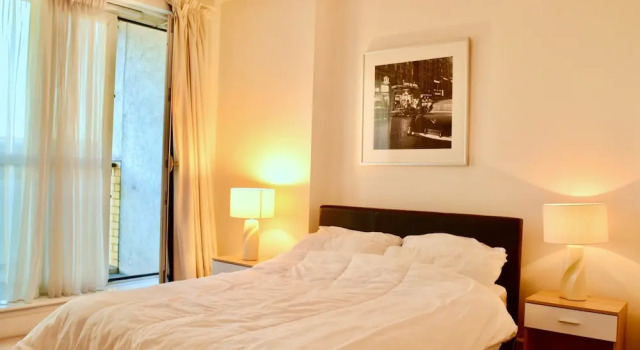 2 Bedroom Apartment With Stunning Views of Canary Wharf, Varaa Huoneisto Asunnot kohteessa Merseyside, Huoneisto