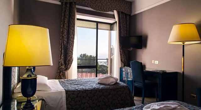 Номер Standard с видом на море Grand Hotel Excelsior