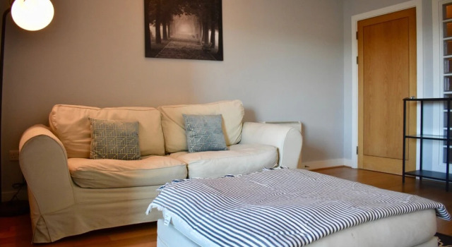 Central 2 Bedroom Flat With Balcony Views, Забронировать Апартаменты/квартира Дублин Каунти Дублин, рядом с The Point Club