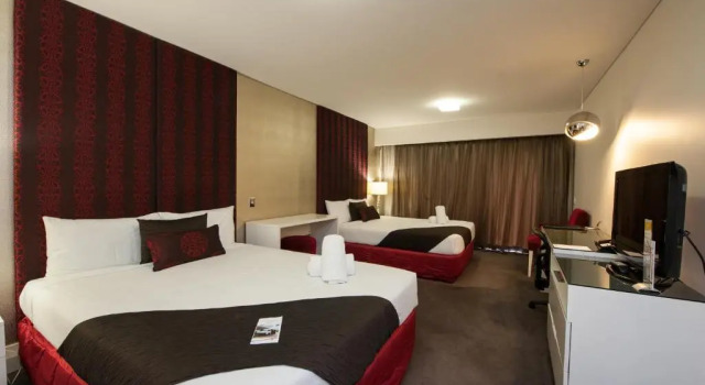 Четырёхместный номер Executive City Golf Club Motel