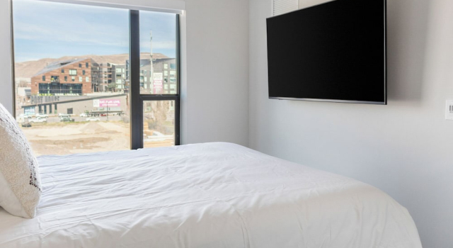 Landing Furnished Apartments near Downtown Salt Lake, Забронировать Апартаменты/квартира Отели Солт-Лейк-Сити с парковкой, рядом с Global Indoor Golf, Парковка