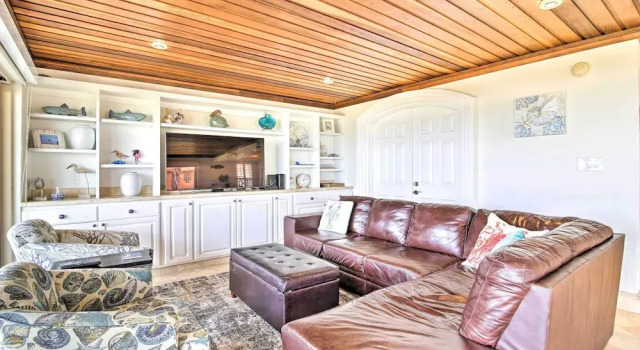 Modern Beachfront Condo w/ Pool & Beach Access!, Buchen Sie Ferienwohnung Padre Island USA