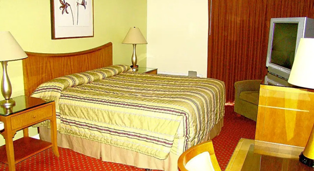 Номер Standard Ocean Sands Beach Boutique Inn-1 Acre Private Beach-St Augustine Historic-2 Miles-Shuttle with Downtown Tour-HEATED Salt Water Pool until 420AM-Popcorn-Cookies-New 4k USD Black Beds- 69 Item Breakfast-Eggs-Bacon-Starbucks- Free Laundry- #904-799-SAND