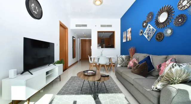 BBL - Stylish 1BR with balcony in Marina, Забронировать Апартаменты/квартира Отели Эмирата Дубая с парковкой, рядом с Остановка трамвая Marina Towers, Парковка