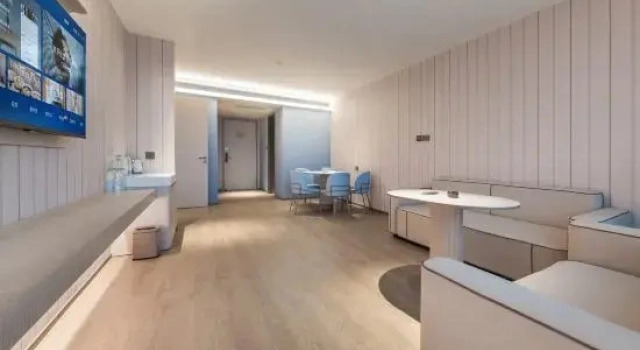 Семейный люкс HanTing Hotel (Datong Lingqiu Tanghe Park)