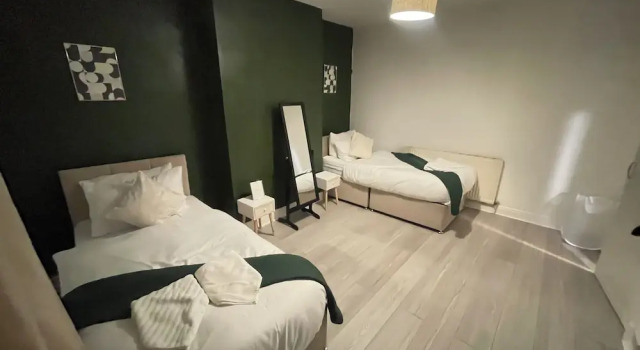 Cosy Contractor Stay-Sleeps 4