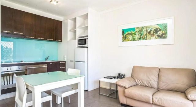 Люкс с видом на бассейн Onslow Beach Resort