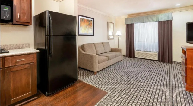 Двухместная студия люкс Red Lion Inn & Suites Houston IAH Airport