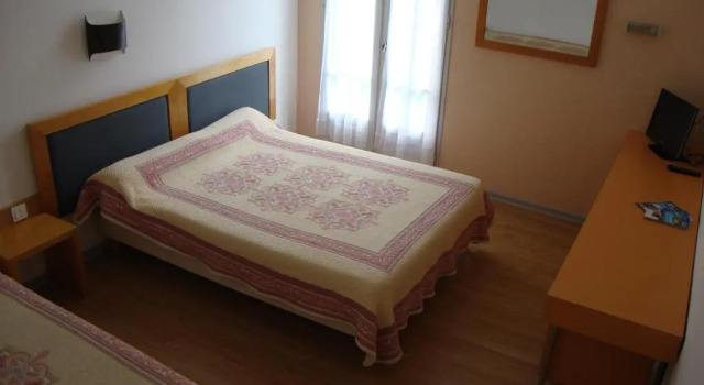 Трёхместный семейный номер Standard Hôtel Au Petit Languedoc