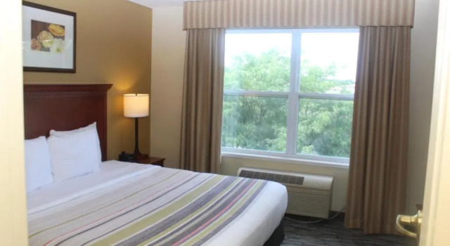 Люкс Country Inn & Suites by Radisson, Crystal Lake, IL