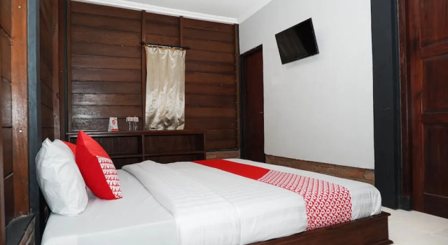 Семейный люкс с балконом Kebon Krapyak Cottage Syariah Mitra RedDoorz near Stadion Maguwoharjo
