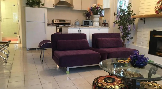 Апартаменты Dianas Luxury Bed and Breakfast