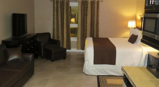 Полулюкс Dockside Suites