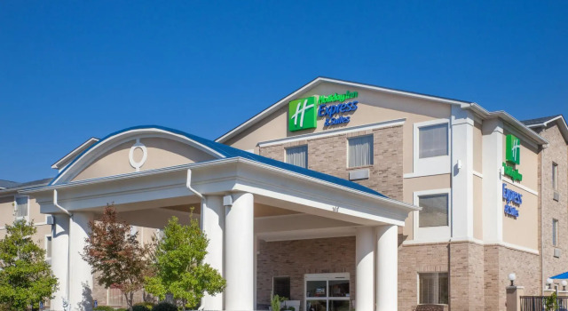 Holiday Inn Express & Suites CLARKSVILLE, Забронировать Отель Кларксвилл Ozarks