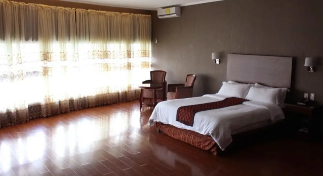 Номер Deluxe Crown Legacy Hotel