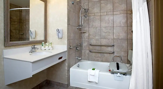 Люкс Holiday Inn Express & Suites Minot by IHG