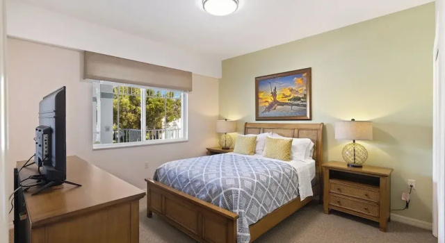 Genoa Vacation Rental: Stylish 2-BR Condo with Golf & Lake Views. Resort-Style Pool, Hot Tub, and Easy Access to Championship Golf. Minutes from Naples Beaches, 5th Avenue S, and Marco Island, Забронировать Апартаменты/квартира Отели Нейплс с бассейном, Бассейн