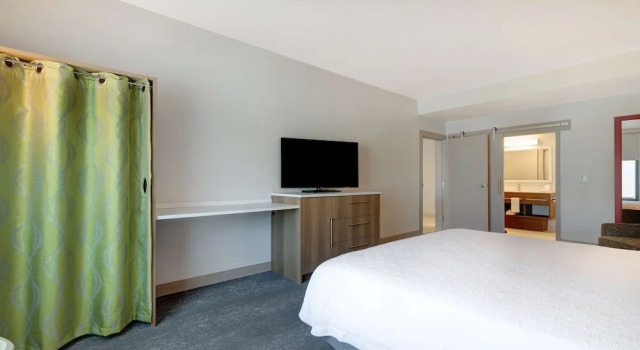 Двухместный люкс Mobility/Hearing Accessible with Tub Home2 Suites By Hilton Las Vegas Northwest