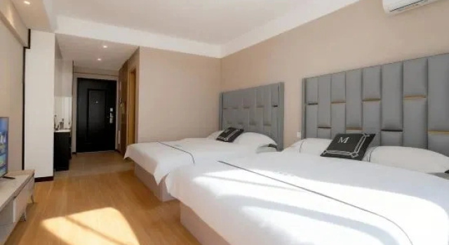 Кровать в общем номере Jiamei Apartment Hotel