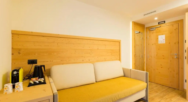 Standard Vierer Zimmer mit Balkon Green Rose