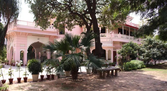 Семейный люкс с балконом Savrupson Heritage Home