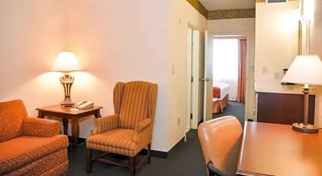 Двухместный люкс c 1 комнатой Staywell Inn & Suites