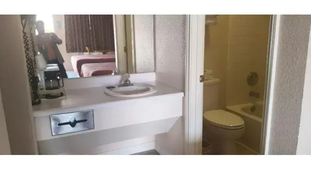 Klassisch Zimmer Lakeside Inn & Suites