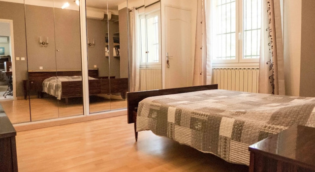 Attractive Villa in Roquemaure With Swimming Pool, Забронировать Вилла Виллы Овернь-Рона-Альпы, Вилла