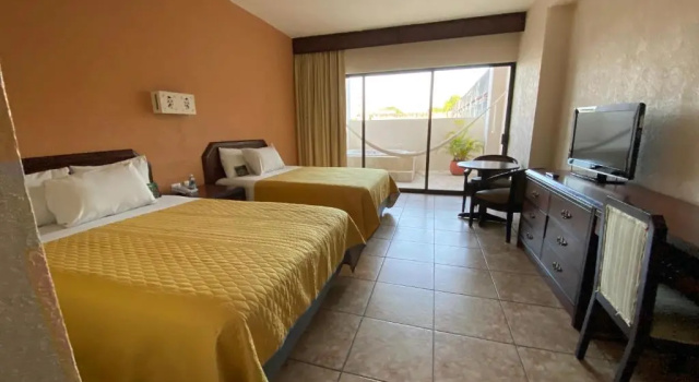 Полулюкс Hotel Los Aluxes