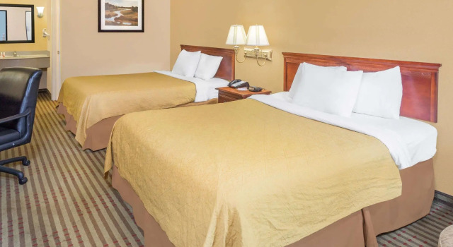 Четырёхместный номер Standard Howard Johnson by Wyndham Chattanooga Lookout Mountain I-24