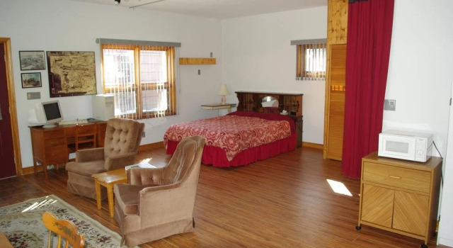 Cedar Cottage B&B, Varaa Bed and Breakfast  