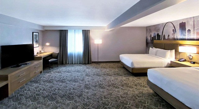 DoubleTree by Hilton St. Louis Airport