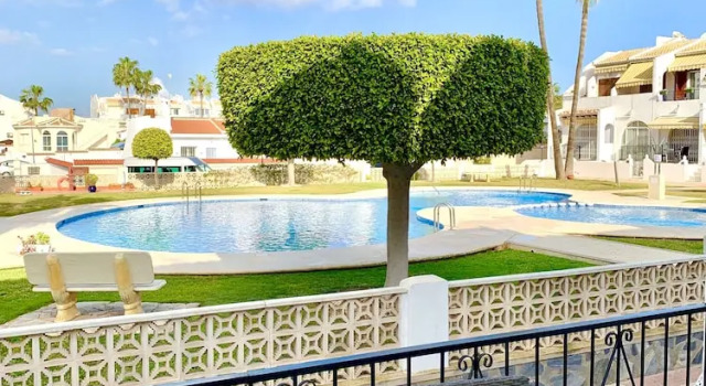 Апартаменты 2-bed Apartment 10 min Drive to the Beach!