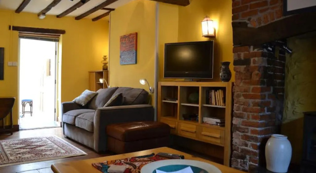 Spacious ground floor apartment. No 1A The Stables, Rezervați Apartament Llanfyllin Powys