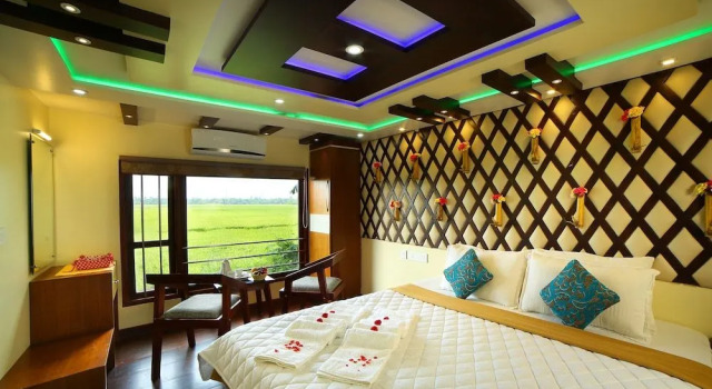 Best Kerala Houseboat, Забронировать Отель Отели штата Кералы с парковкой, Парковка