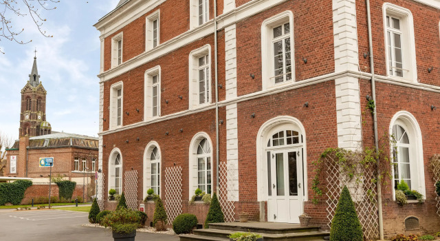 La Maison Rouge Qualys Hotel, Rezerwuj Hotel  