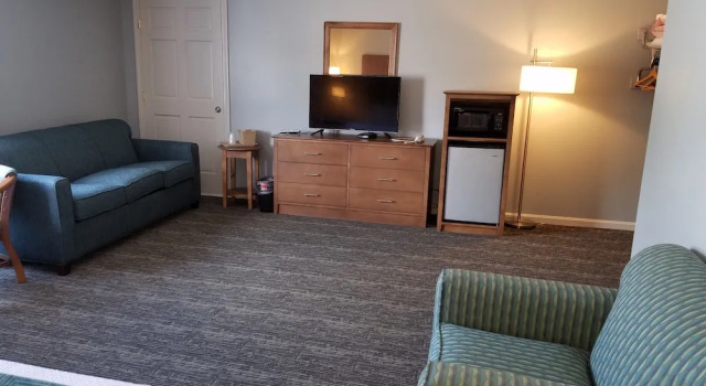 Двухместный люкс Hampton Village Inn