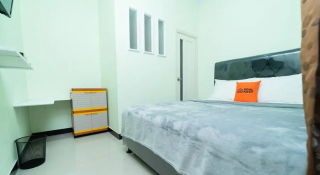 KoolKost Syariah near Velodrome Rawamangun, Book Hotel Jakarta Jakarta Province, near Arion Mall
