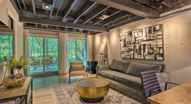 Unique Southampton Getaway w/ Rooftop Deck!, Забронировать Дом для отпуска Коттеджи Саутгемптона, Коттедж