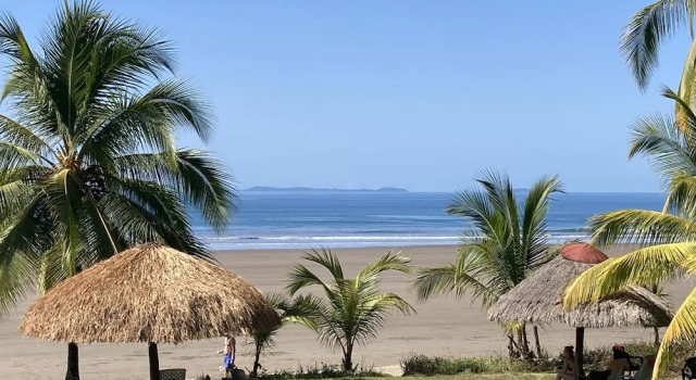 Люкс Las Lajas Beach Resort
