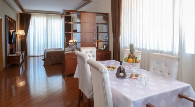 Suite Khazri