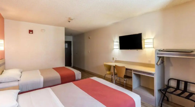 Четырёхместный номер Standard Motel 6-Harlingen, TX