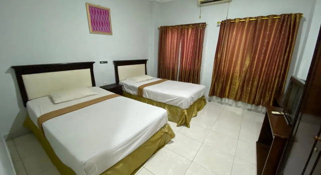 Hotel Magellona Makassar Mitra RedDoorz, Book Hotel Hotels in Sulawesi with Parking, Parking