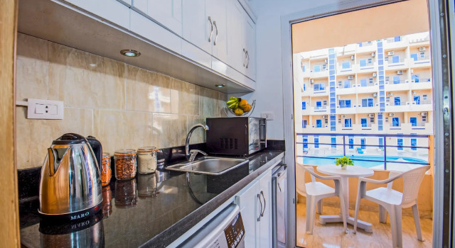 Pool View Balcony ★ Kitchenette ★ Washing Machine, Prenota Appartamento Hotel a Mar Rosso con parcheggio, Parcheggio