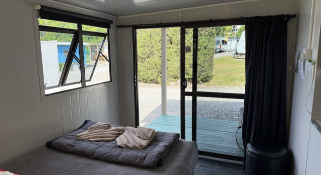 Двухместный номер Standard с балконом Pictons Waikawa Bay Holiday Park